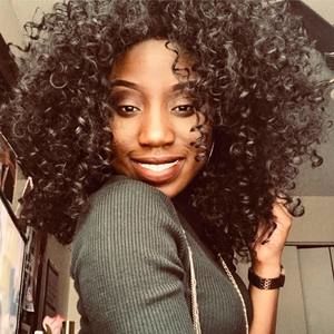 Meet your Posher, Simone